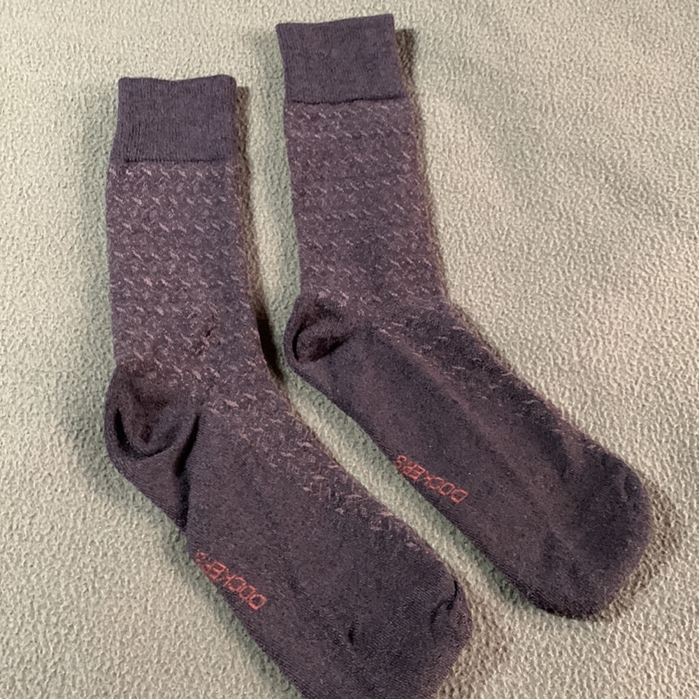 Lot of 5 Men’s dress socks. 2 brown 1 black Dockers, 1gray Gold Toe, 1 black - Picture 11 of 16